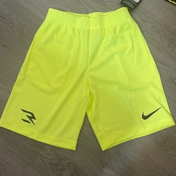 NWT Nike 2 piece short set - Picture 3 of 4